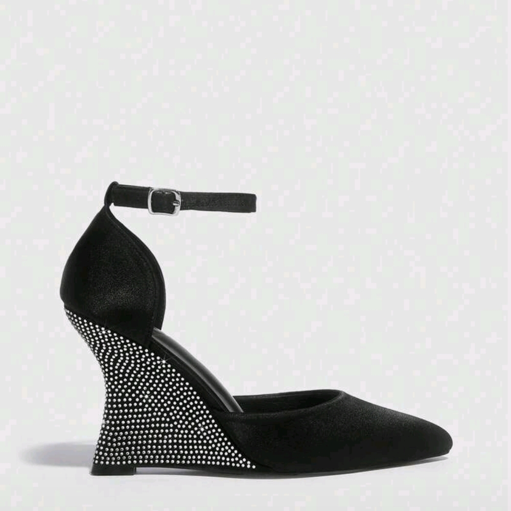 Elegant Black Heels with Studded Accents - Picture 1 of 10